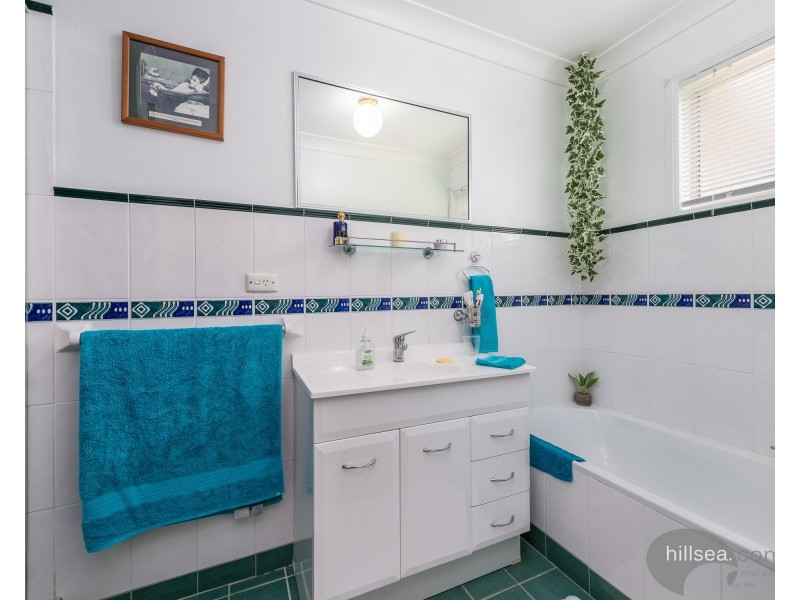 2/25 Brown Street, Labrador QLD 4215