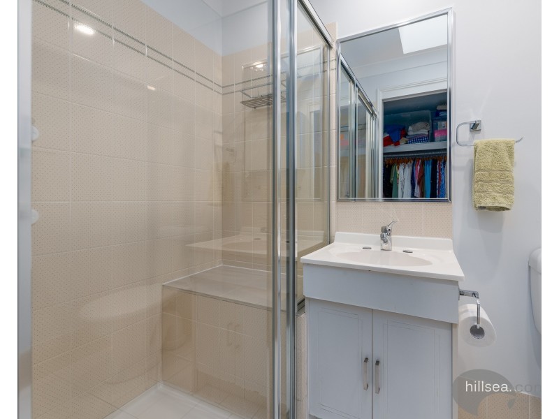 1/3 Jannie Court, Labrador QLD 4215