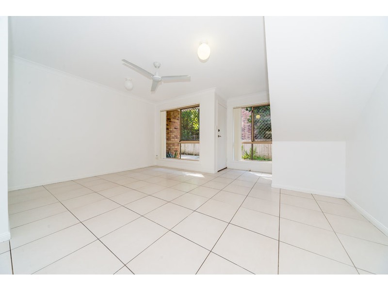 4/152 Frank Street, Labrador QLD 4215