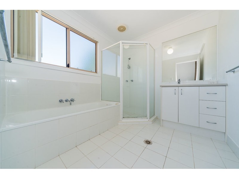 4/152 Frank Street, Labrador QLD 4215