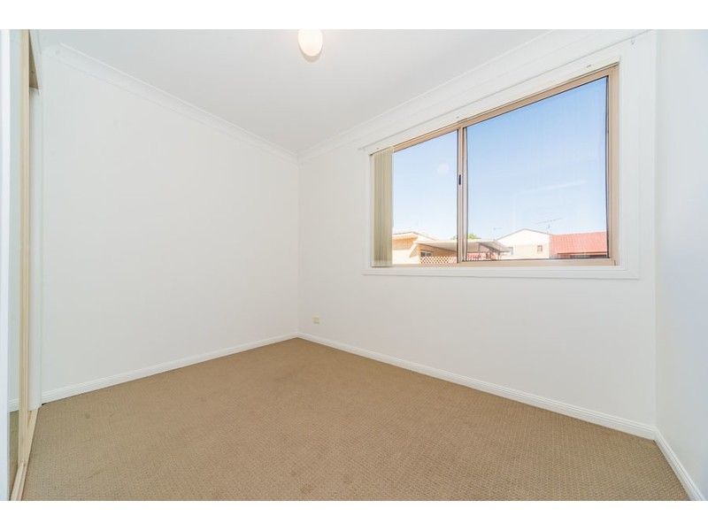 4/152 Frank Street, Labrador QLD 4215