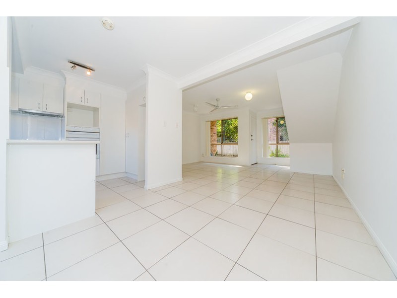 4/152 Frank Street, Labrador QLD 4215