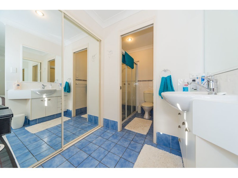 2/18 Broad Street, Labrador QLD 4215