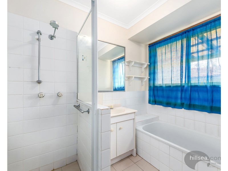 2/11 Stephenson Street, Labrador QLD 4215