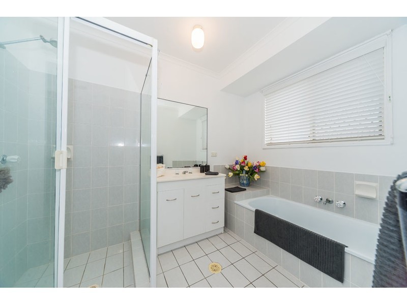 5 Grimsdyke Court, Molendinar QLD 4214