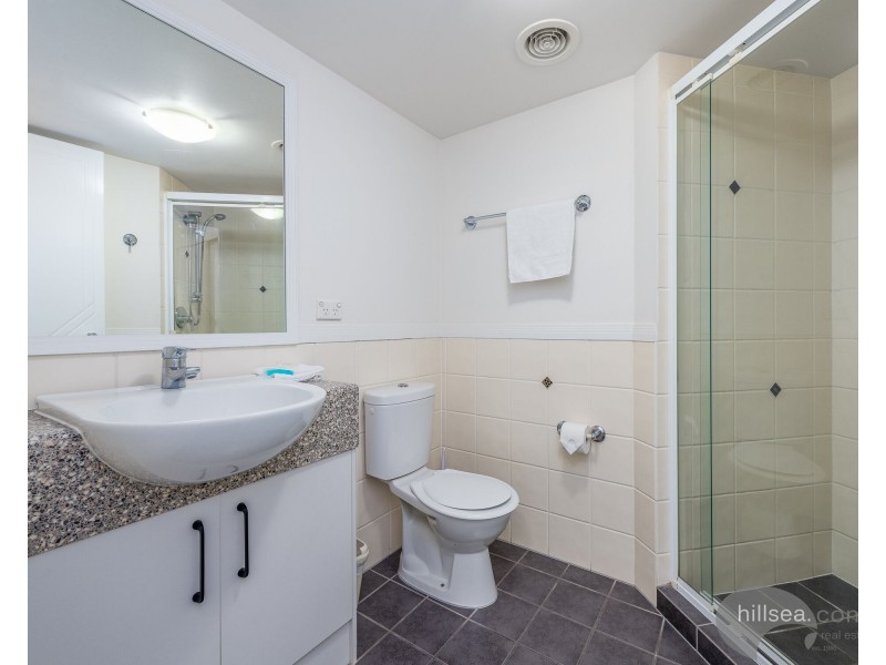 203/392 Marine Parade, Labrador QLD 4215