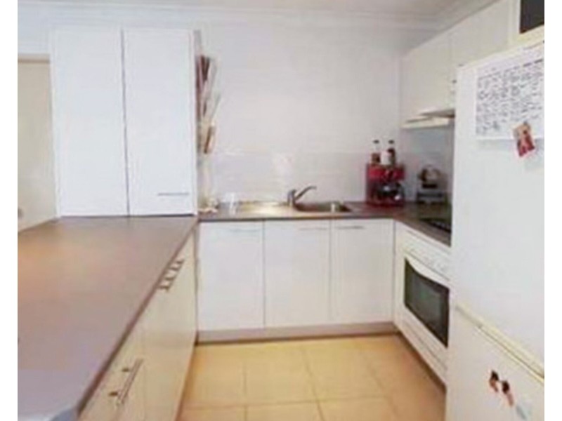 4/137 Olsen Avenue, Labrador QLD 4215