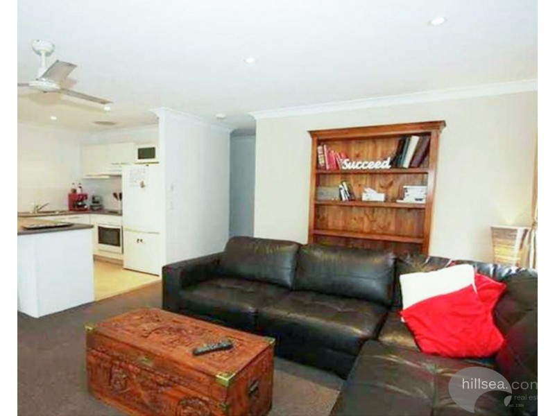 4/137 Olsen Avenue, Labrador QLD 4215