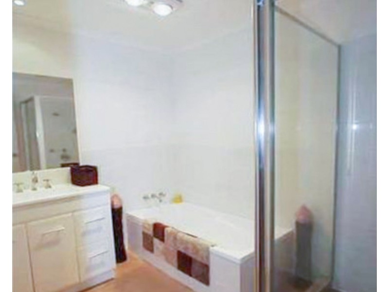 4/137 Olsen Avenue, Labrador QLD 4215