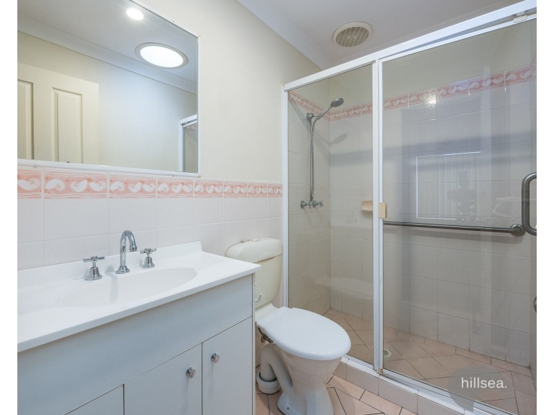 2/218 Central Street, Labrador QLD 4215