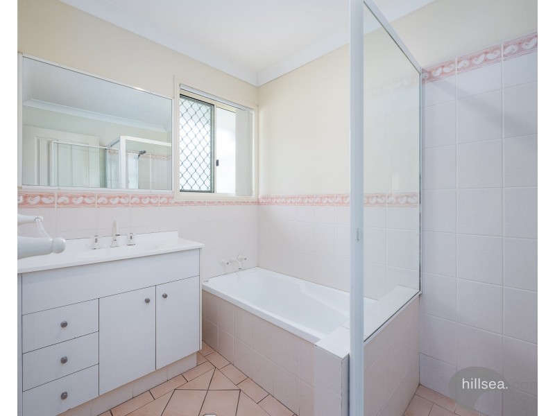 2/218 Central Street, Labrador QLD 4215