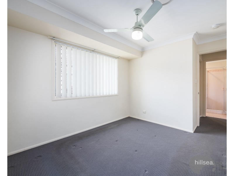 2/218 Central Street, Labrador QLD 4215