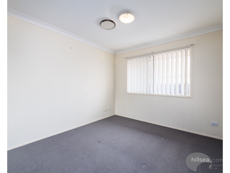 2/218 Central Street, Labrador QLD 4215