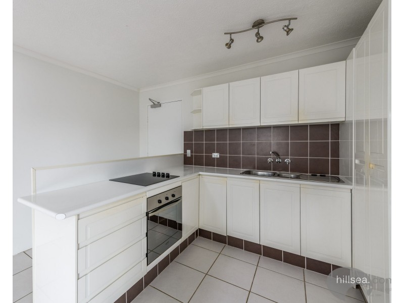 2/4 Baker Avenue, Labrador QLD 4215