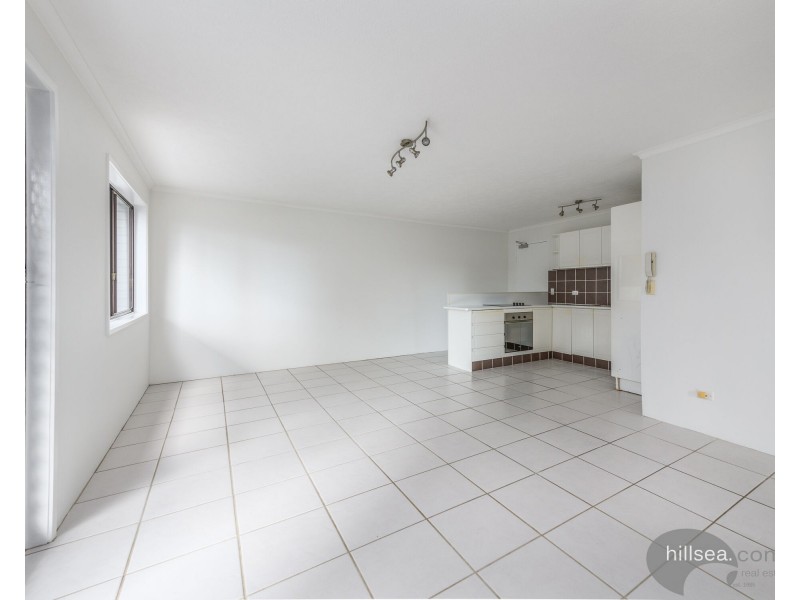 2/4 Baker Avenue, Labrador QLD 4215