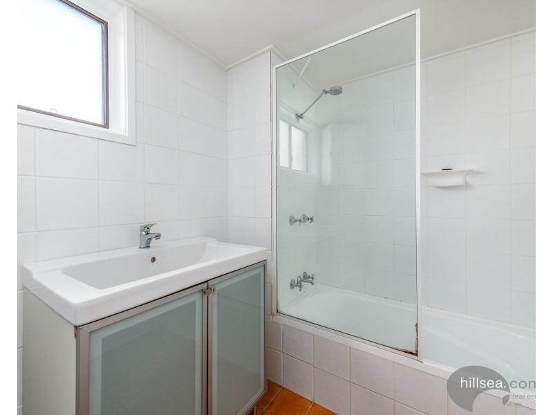 2/4 Baker Avenue, Labrador QLD 4215