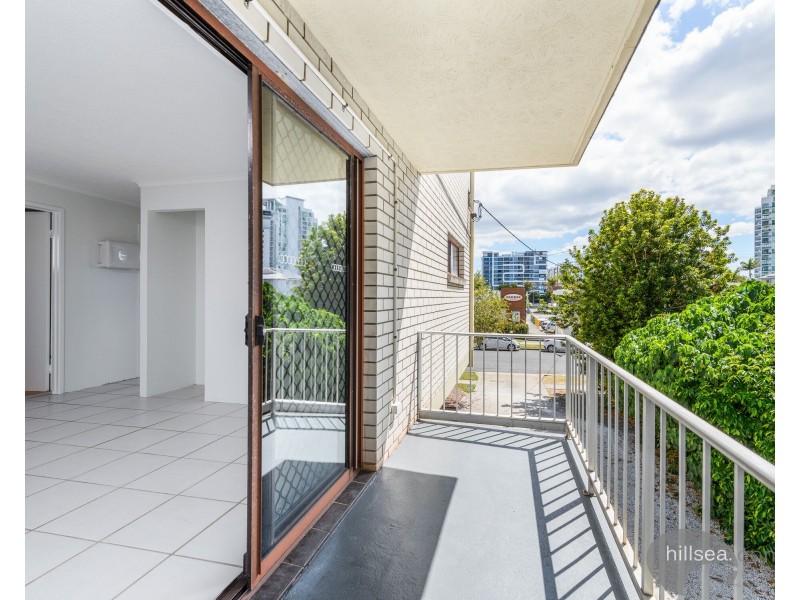 2/4 Baker Avenue, Labrador QLD 4215