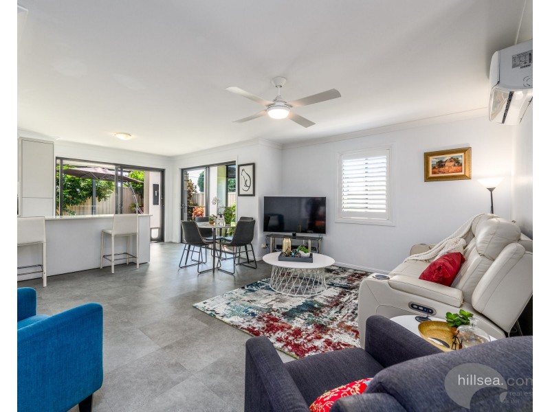 1/9 Government Road, Labrador QLD 4215