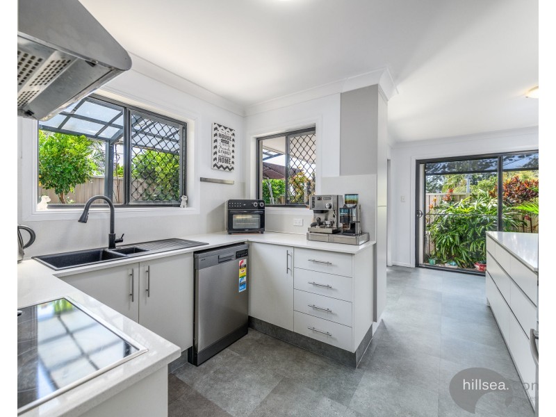 1/9 Government Road, Labrador QLD 4215