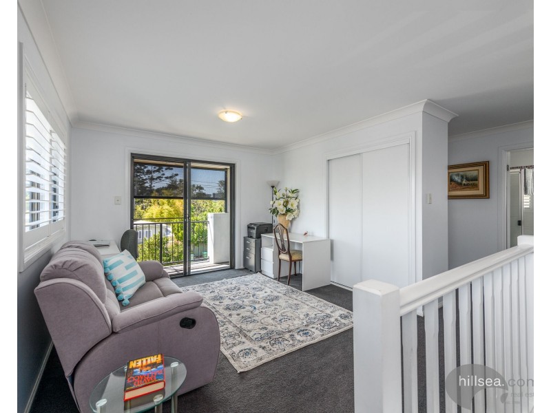 1/9 Government Road, Labrador QLD 4215