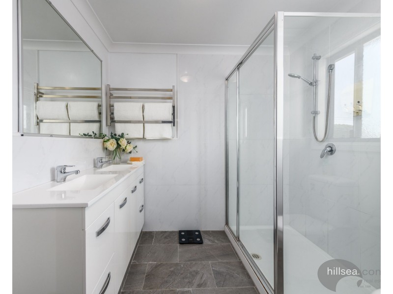 1/9 Government Road, Labrador QLD 4215