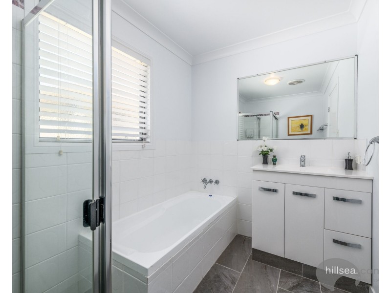 1/9 Government Road, Labrador QLD 4215