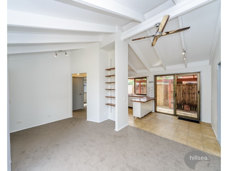 1/1 Ash Court, Arundel QLD 4214