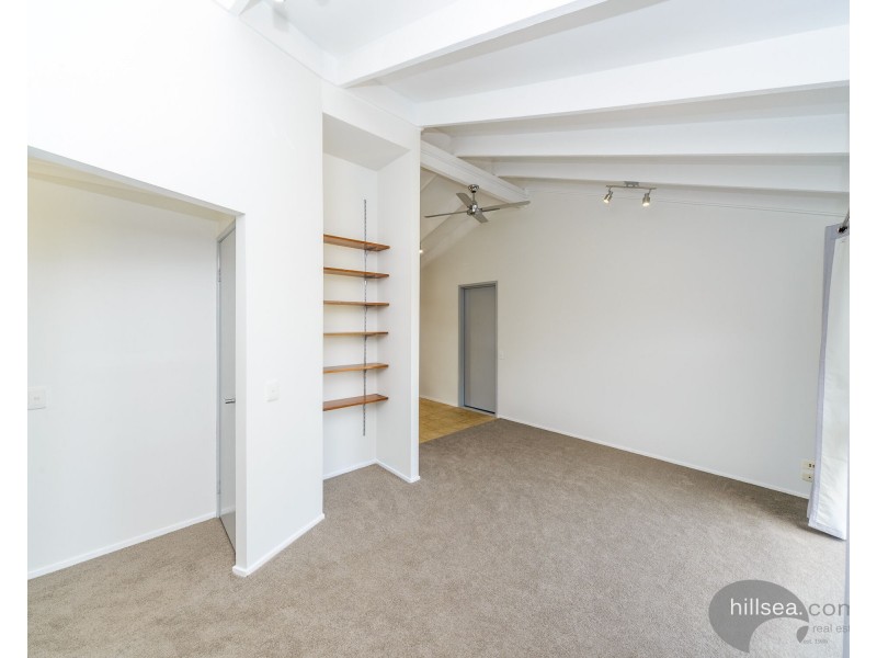 1/1 Ash Court, Arundel QLD 4214