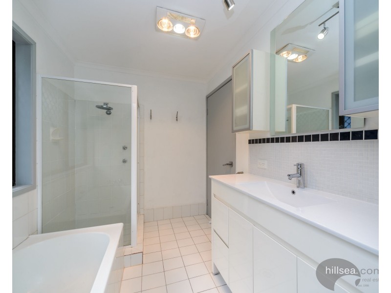 1/1 Ash Court, Arundel QLD 4214