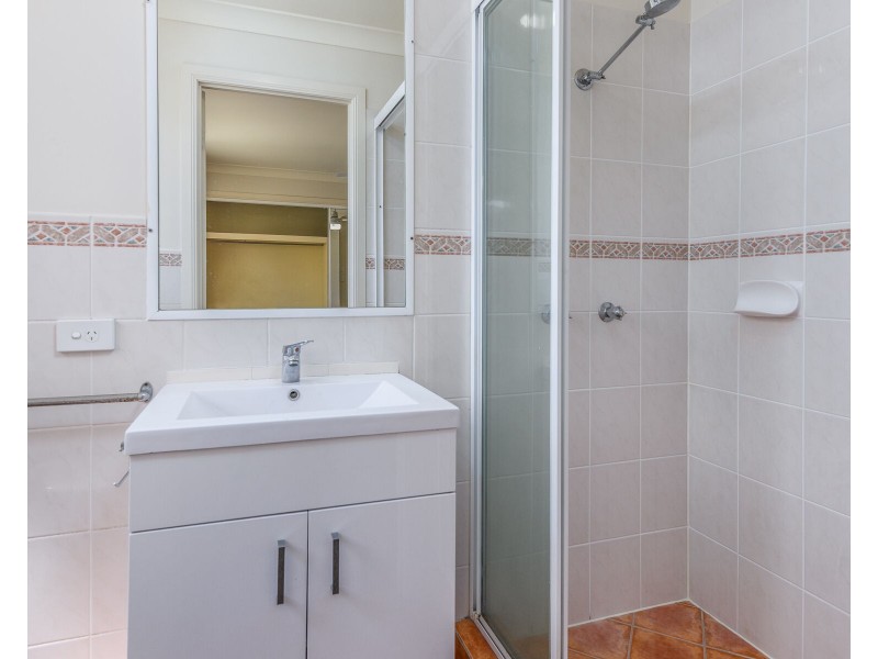 2/11 Catherine Court, Labrador QLD 4215