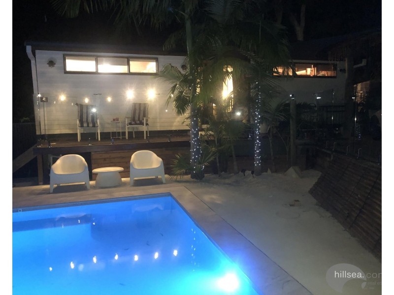 9 Akoonah Street, Hope Island QLD 4212