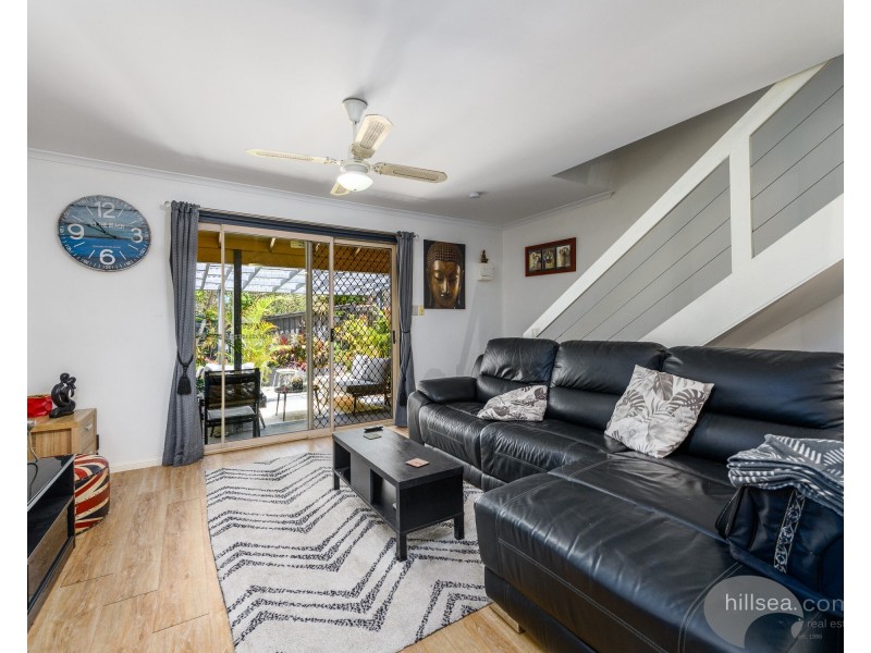 2/63 Olsen Avenue, Labrador QLD 4215