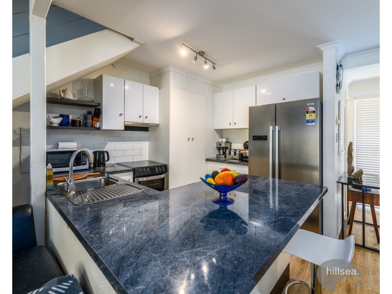 2/63 Olsen Avenue, Labrador QLD 4215