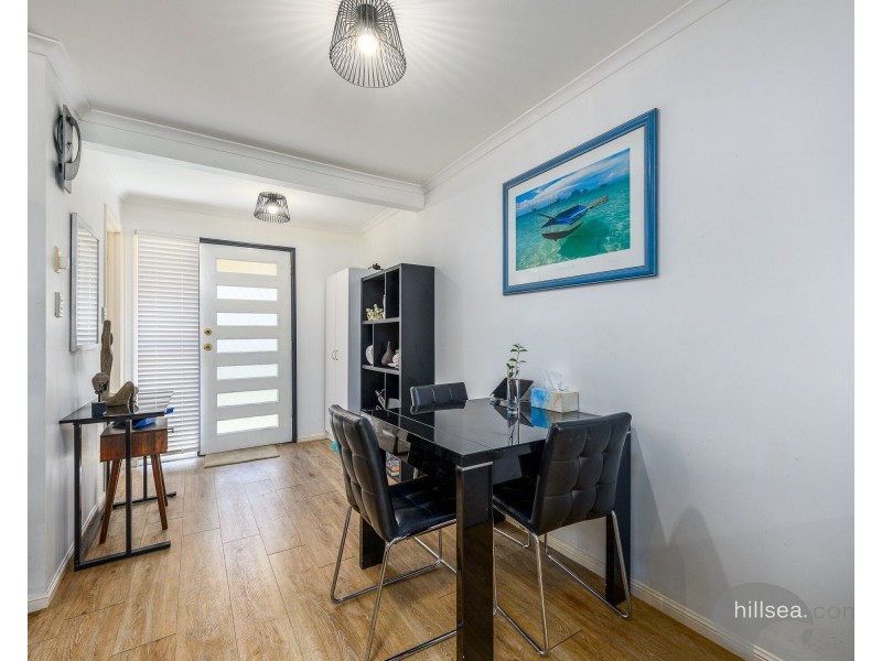 2/63 Olsen Avenue, Labrador QLD 4215