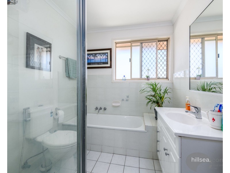 2/63 Olsen Avenue, Labrador QLD 4215