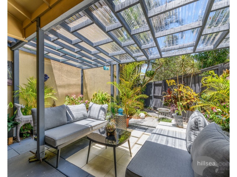 2/63 Olsen Avenue, Labrador QLD 4215