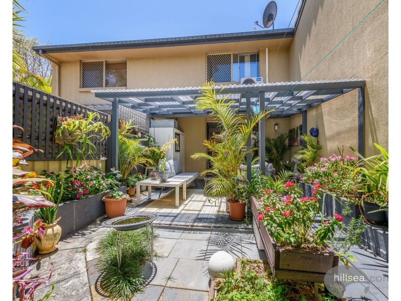 2/63 Olsen Avenue, Labrador QLD 4215