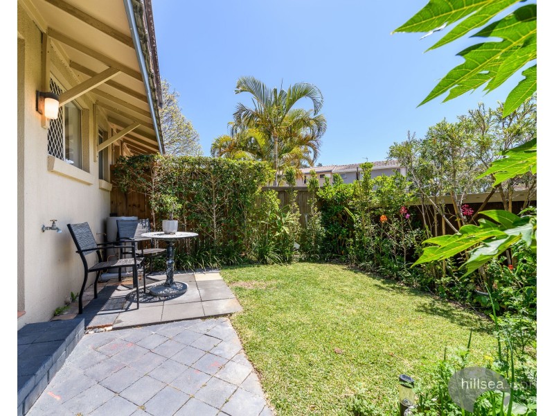 2/63 Olsen Avenue, Labrador QLD 4215