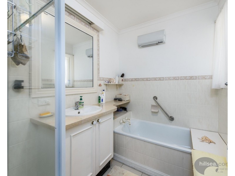 2/4 Hentdale Court, Labrador QLD 4215