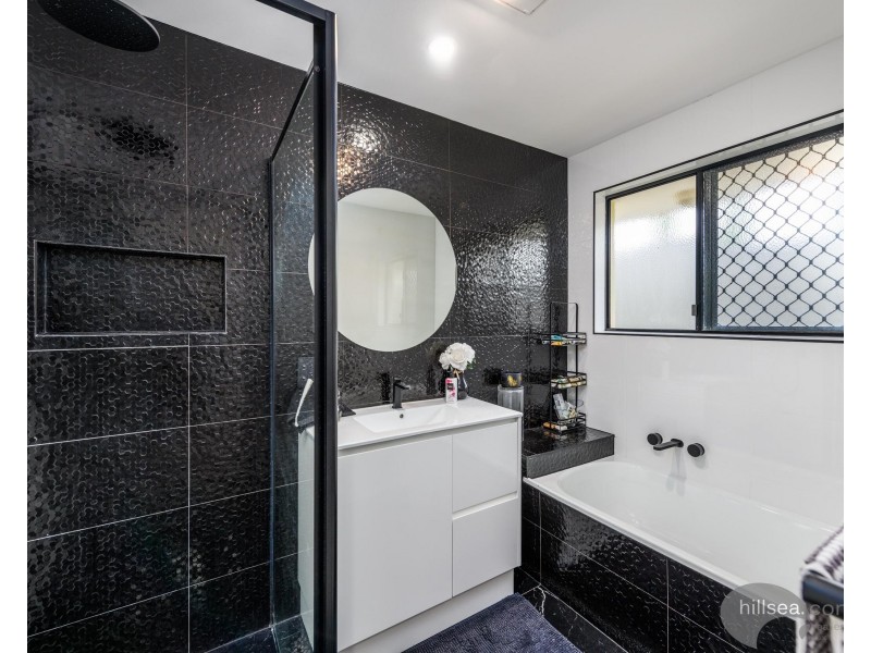 3 Portreeves Place, Arundel QLD 4214