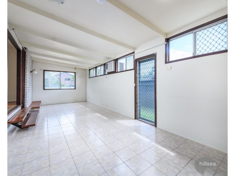 152 Government Road, Labrador QLD 4215