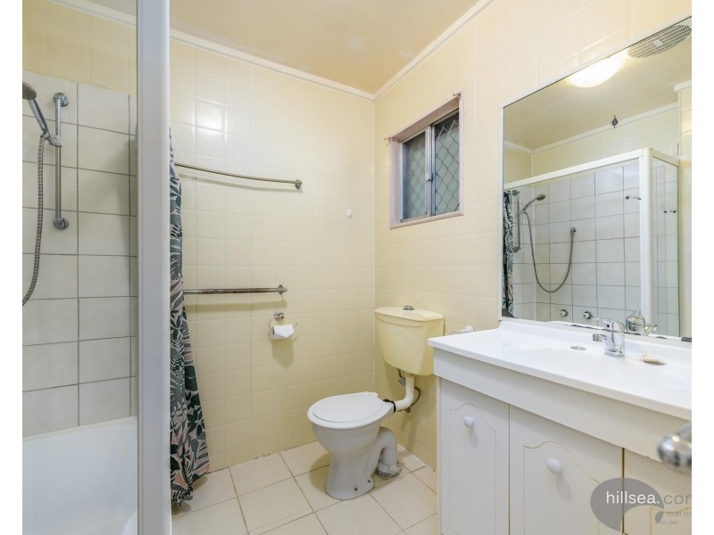 152 Government Road, Labrador QLD 4215