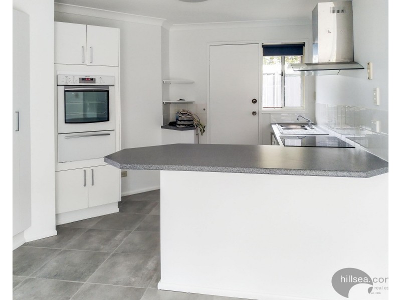 2/16 Stephanie Court, Labrador QLD 4215