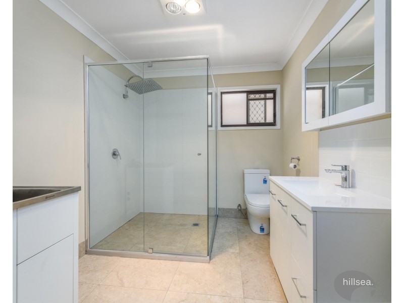 2/219 Central Street, Labrador QLD 4215