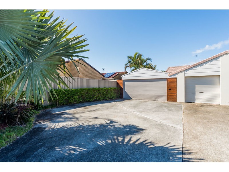 2/6 Orkney Place, Labrador QLD 4215