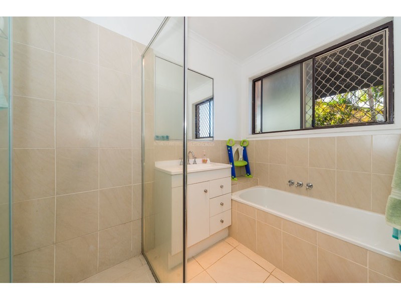 2/6 Orkney Place, Labrador QLD 4215