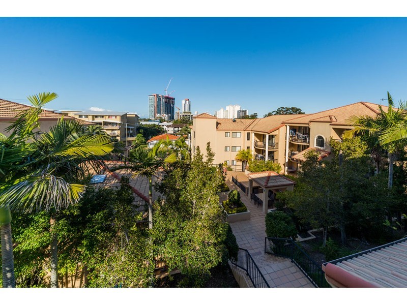 37/16 Waverley Street, Southport QLD 4215