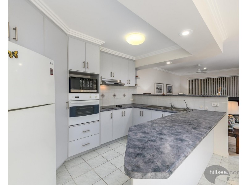 1/37 Brown Street, Labrador QLD 4215