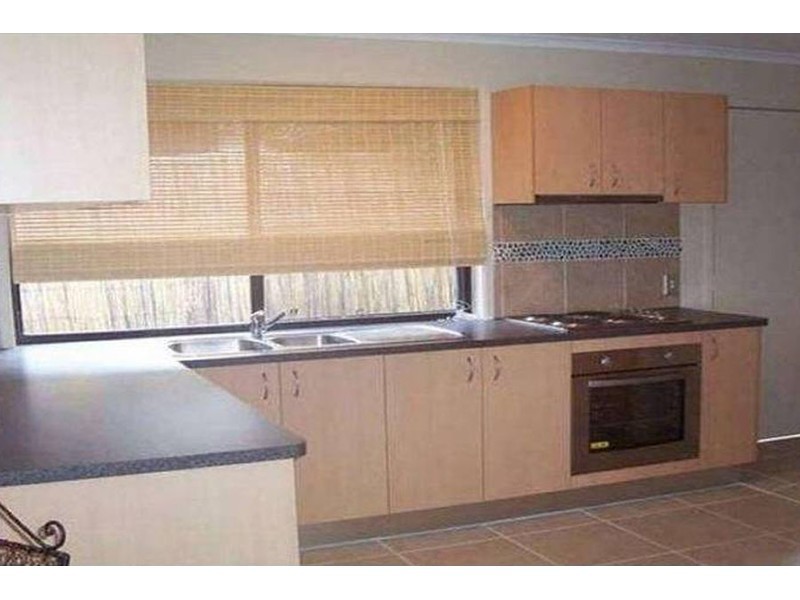 1/4 Ruth Anne Close, Labrador QLD 4215