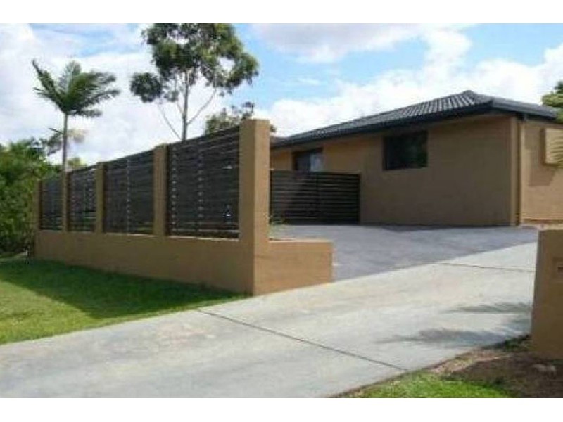 1/4 Ruth Anne Close, Labrador QLD 4215
